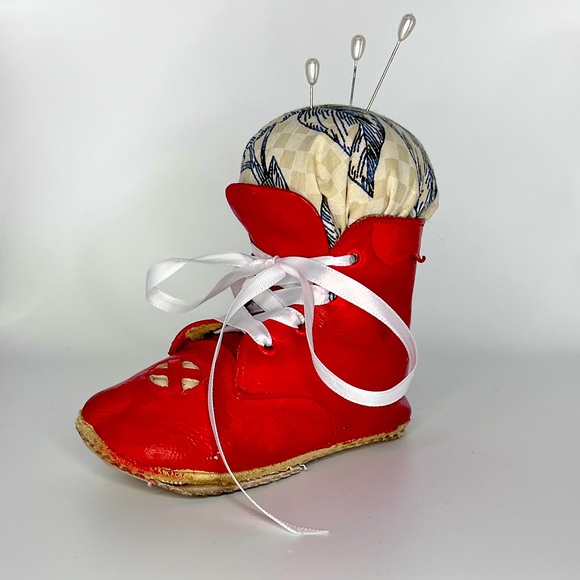 VINTAGE Red Leather Baby Shoe PIN CUSHION. Handmade upcycled w/ leather paint - Picture 5 of 7